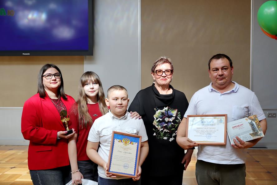 Праздничным фестивалем отметил свой юбилей конкурс «Читающая семья Оренбуржья» 